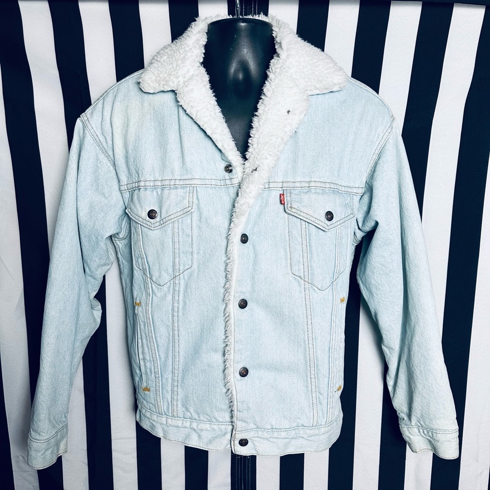 Vintage Classic Levi’s (Made in USA 🇺🇸) Light Blue Sherpa Denim Jacket - S